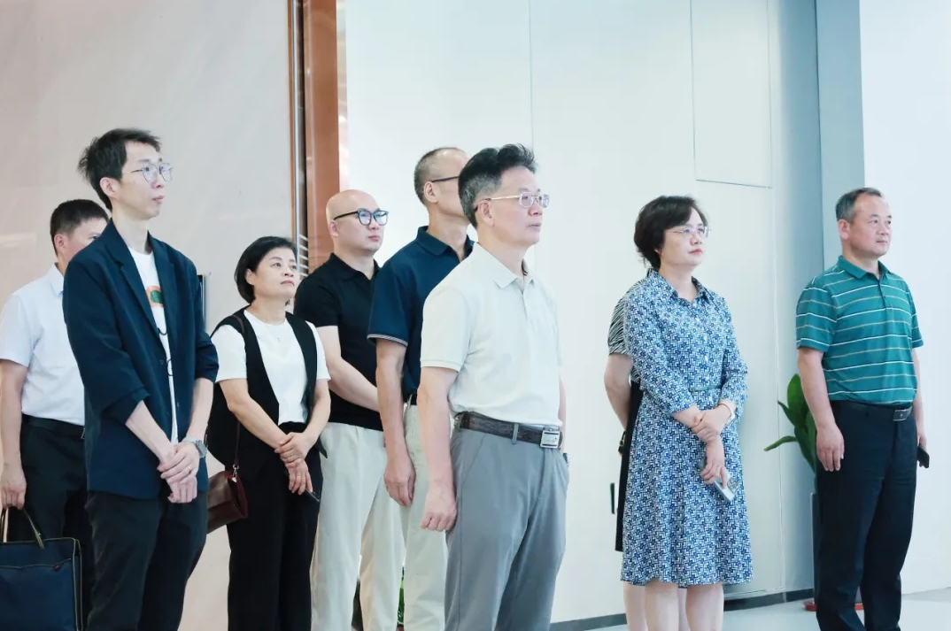 广东省荔湾区政协党组主席吴辉文一行莅临鼎驰科技调研